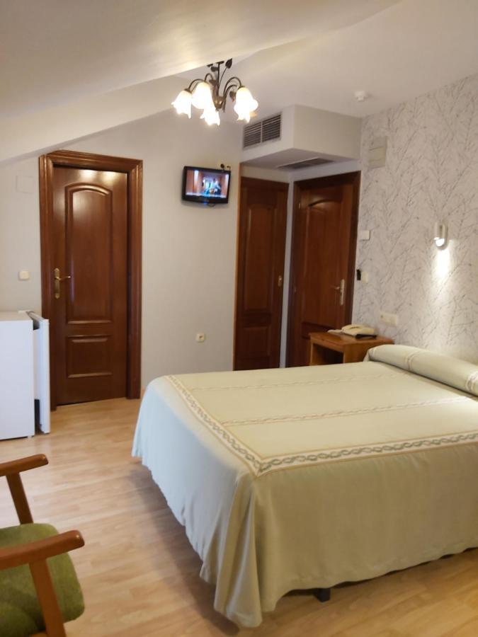 Hostal Virgen Del Villar ลากูนา เด ดูเอโร ภายนอก รูปภาพ