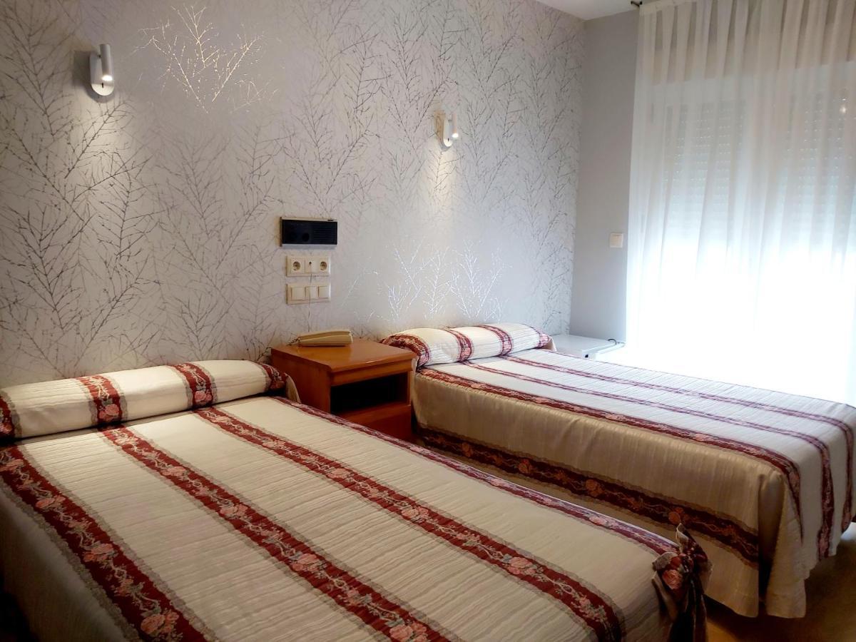 Hostal Virgen Del Villar ลากูนา เด ดูเอโร ภายนอก รูปภาพ