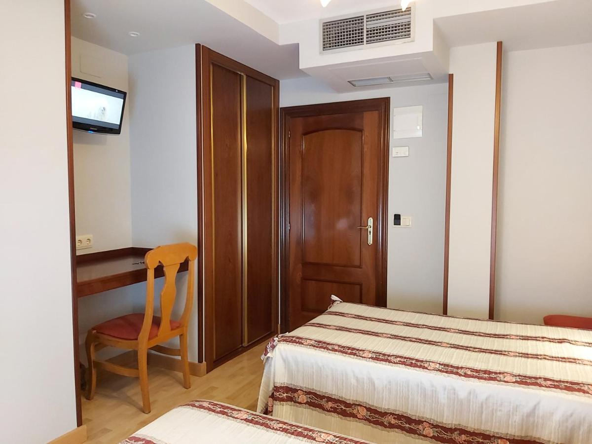 Hostal Virgen Del Villar ลากูนา เด ดูเอโร ภายนอก รูปภาพ