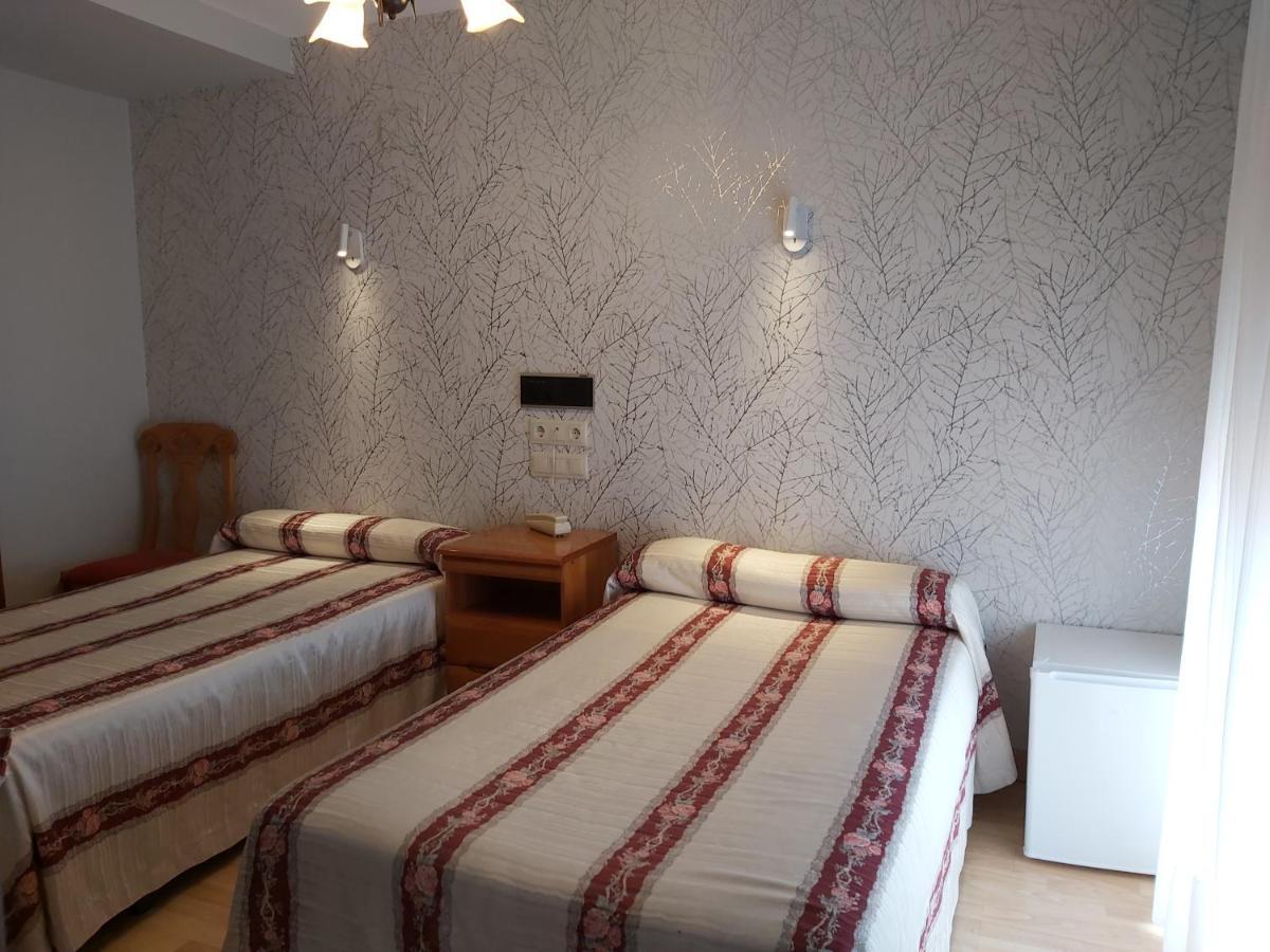 Hostal Virgen Del Villar ลากูนา เด ดูเอโร ภายนอก รูปภาพ